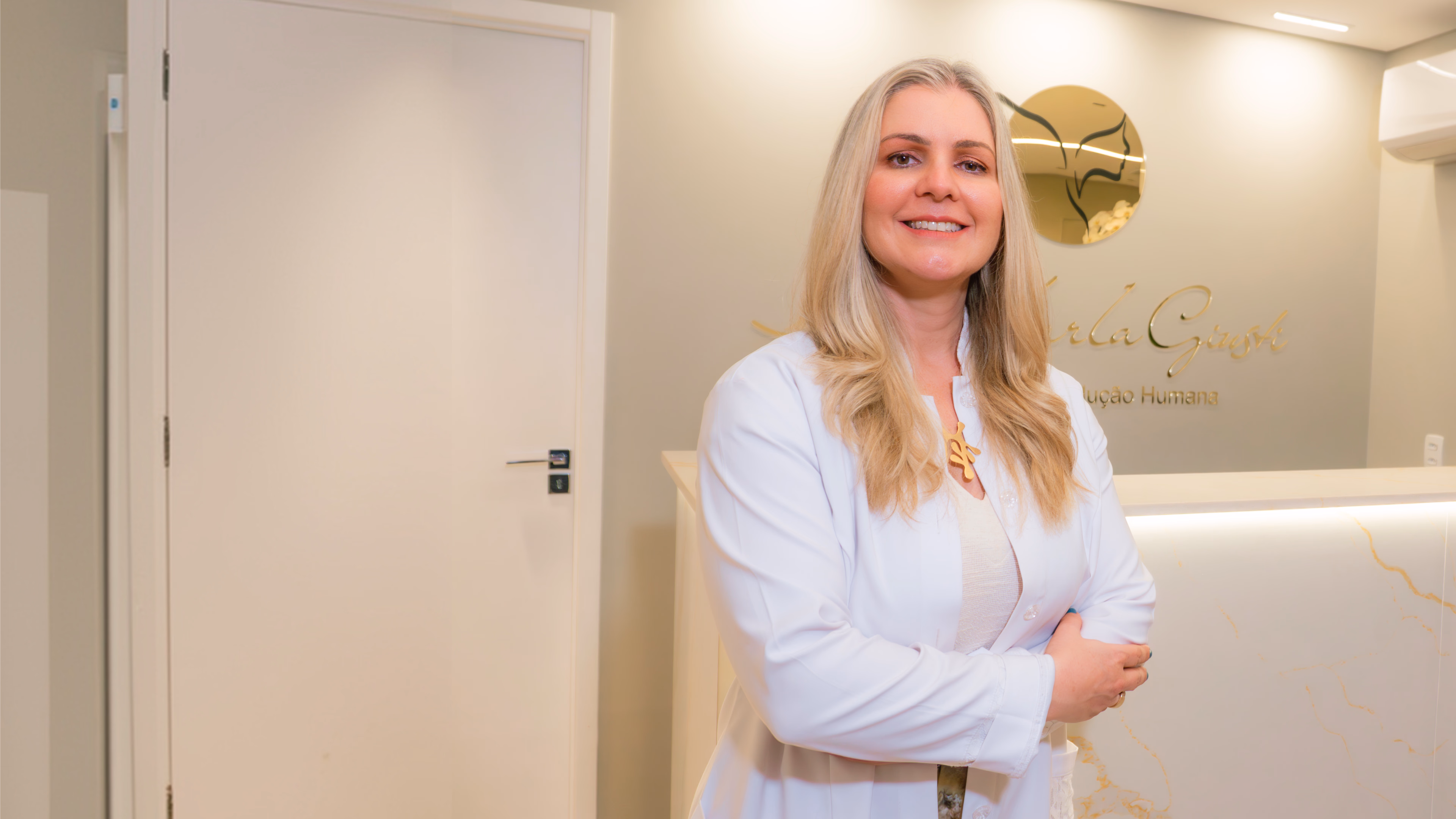 Dra. Karla Giusti em seu consultório